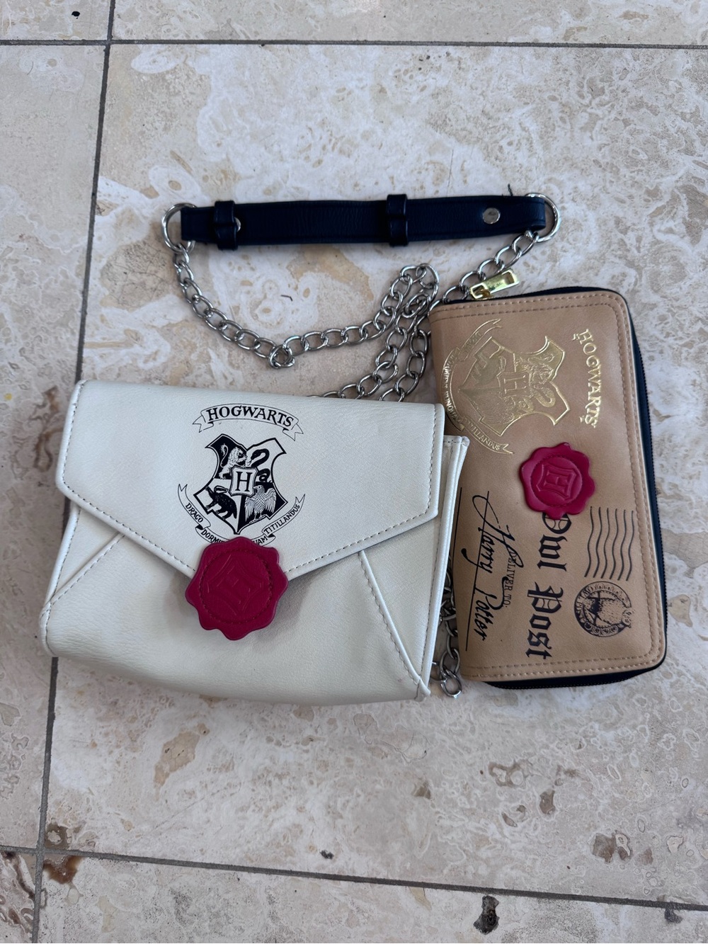 Harry Potter Purse and wallet Envelope Crossbody Bag in White with Red Seal